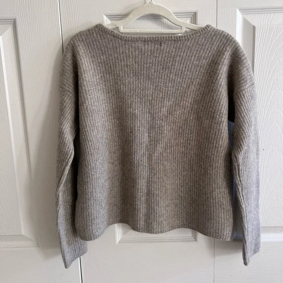 Quince 100% Yak Soft Rib Crew
Gray Cardigan Sweater size L - Picture 4 of 12